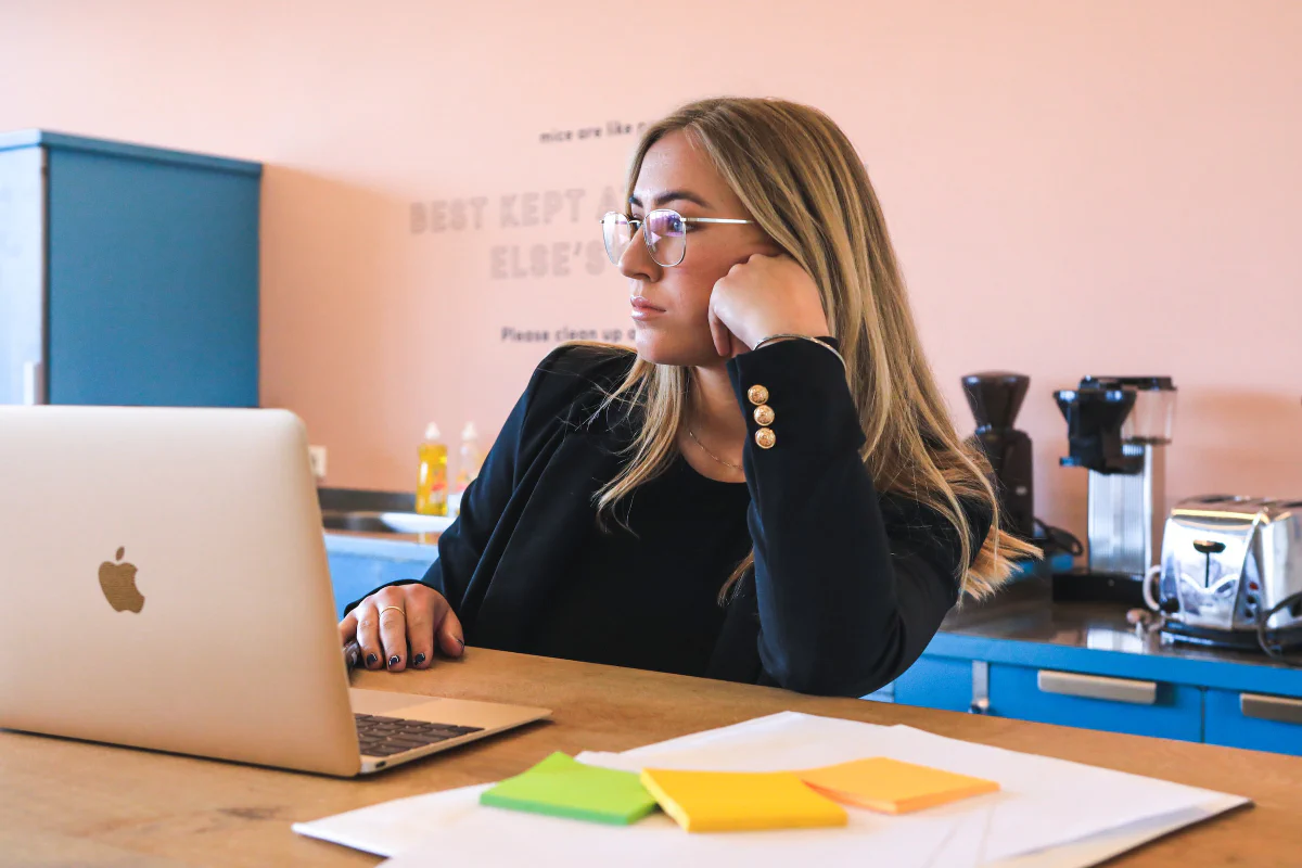 Henny Cechstrup arbejder hårdt på at gøre verden til et bedre sted. Foto: Erik Persson.