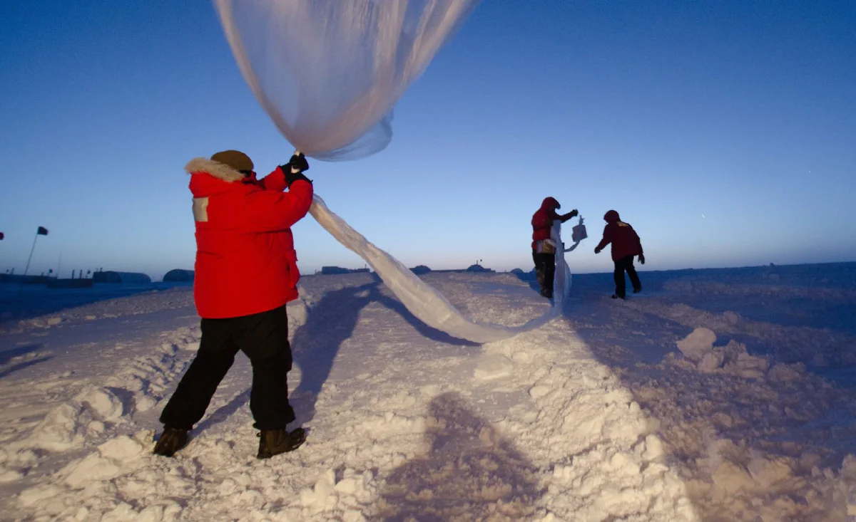 Hvem kan smide mest plastikaffald i Antarktis?